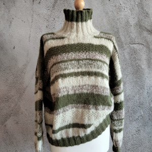 Damski sweter oversize.