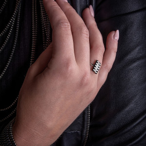 Designerski rockowy pierścionek