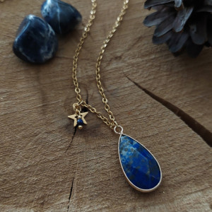 Długi naszyjnik z lapis lazuli i gwiazdką