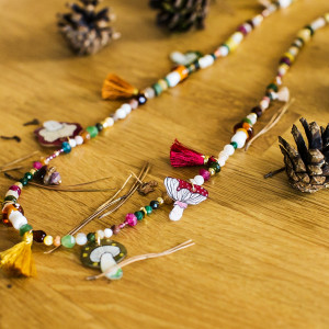 Długi naszyjnik z naturalnych kamieni z grzybkami