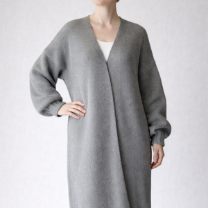Długi szary kardigan wykonany z bawełny i wełny, gotowy do wysyłki