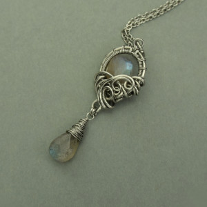 Długi wisiorek labradoryty wire wrapping