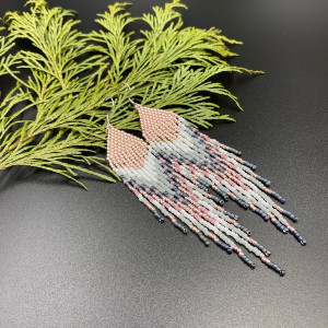 DŁUGIE KOLCZYKI KORALIKOWE ETNO - różowe szare białe #1011