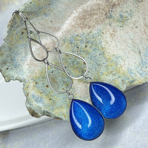 Długie kolczyki o szafirowym wykończeniu Ebru e48/25