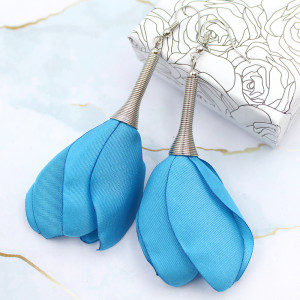 Długie niebieskie materiałowe kolczyki kwiaty Silk 2
