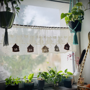 Domek na szydełku zawieszka dekoracyjna