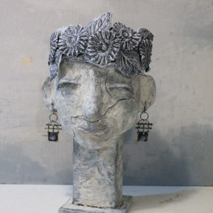 Doniczka w formie antycznej głowy