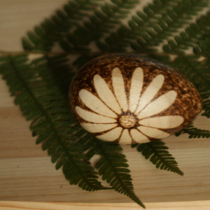 drewniana pisanka - kwiat