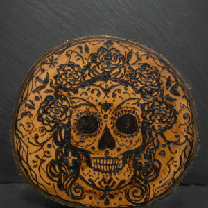 Drewniana ręcznie wypalana podkładka pod kubek “czaszka meksykańska"