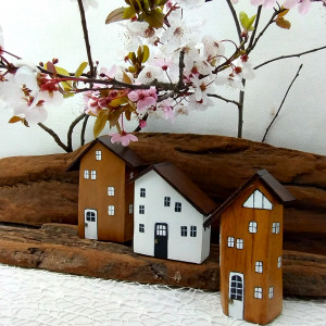 Drewniane domki - prezent, dekoracja.
