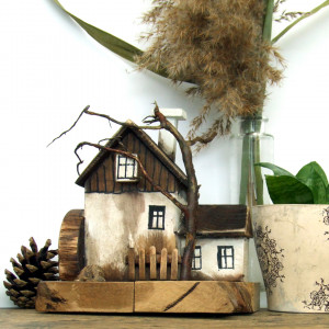 Drewniany biały młyn - dekoracja do domu