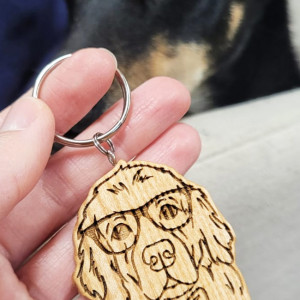 Drewniany brelok "Golden Retriever w okularach"