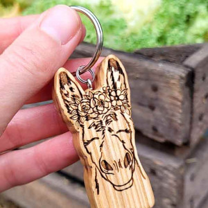 Drewniany brelok "Osiołek w wianku"