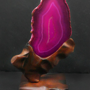 Drewniany stojak – różowy agat plaster - handmade, pirografia, stand