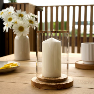 Drewniany świecznik ze szklanym kloszem, lampion na taras