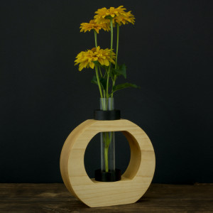 Drewniany wazon z klonu na suszone i świeże kwiaty