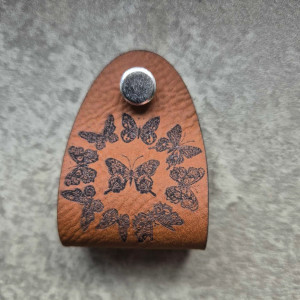 Duża metka  kraftowa z nitem 100/32 mm wszywka do rękodzieła motyle