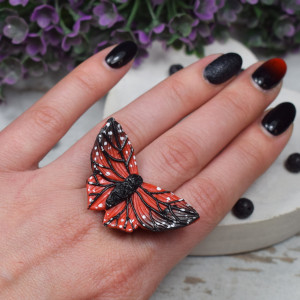 Duży pierścionek czerwony motyl - regulowany