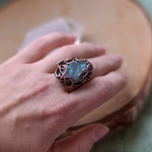 Duży pierścionek z labradorytem