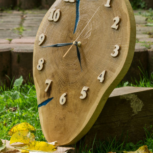Duży zegar z niebieską żywicą A02