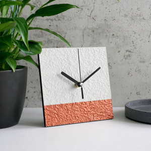 Ekologiczny biały zegar z papieru z odzysku