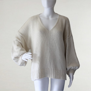 Ekru pulower wykonany z wełny merino i bawełny, gotowy do wysyłki