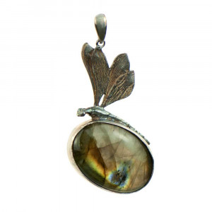 Elegancki wisior ze srebrną ważką a994