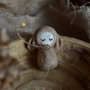 Filcowany mini króliczek beżowy brąz | LuckyBay Props