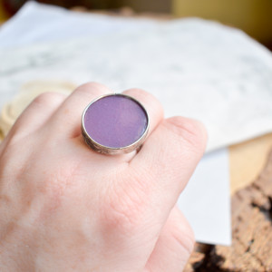 Fiolet na okrągło - pierścionek geometryczny