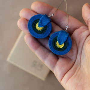 Folkowe kolczyki Dziki Rytm, dwustronna biżuteria tekstylna