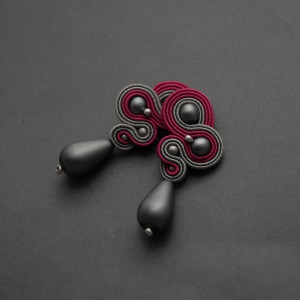 grafitowo-fuksjowe kolczyki lub klipsy sutasz 1