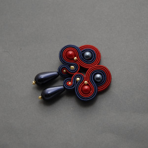 granatowo-czerwone kolczyki lub klipsy sutasz 1