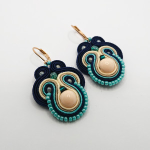 Granatowo-kolorowe kolczyki sutasz