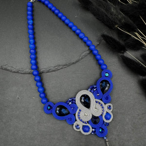 Granatowo-srebrny naszyjnik sutasz z kryształami