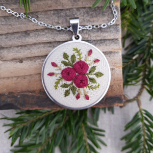 Haftowany medalion kwiatowy - burgundowy