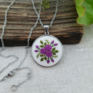 Haftowany medalion kwiatowy - fioletowy