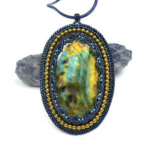 Iluve - Space II, wisior z labradorytem, haft koralikowy