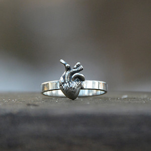 ISTOTA SERCA pierścionek rozmiar 18.