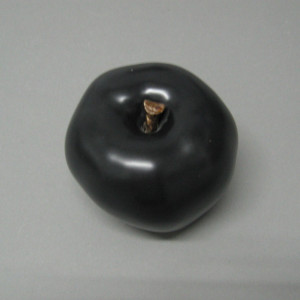Jabłko dekoracyjne czarne.