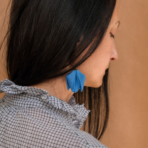 Jasnoniebieskie eleganckie kolczyki kwiatowe, Tulipany origami do ucha