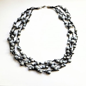 Jasnoszary Grad -  Naszyjnik ze sznurka i szkła