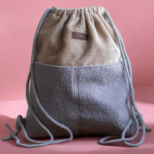 Jasny workoplecak z kieszeniami baranek