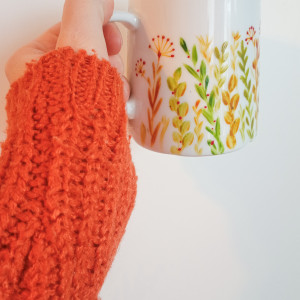 Jesienny ręcznie malowany kubek w listki