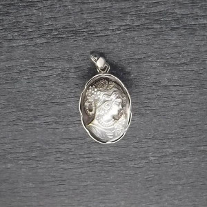 Kamea  macica perłowa w srebrze