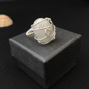 Kamień księzycowy srebrny pierścionek rozmiar 11