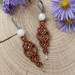 Karmelowe kolczyki krople makrama z jadeitem