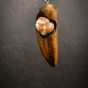 „Karneolowy orzech” – wisiorek, orzech, karneol, handmade, dla niej