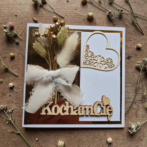 kartka kocham cię z suszonymi kwiatami