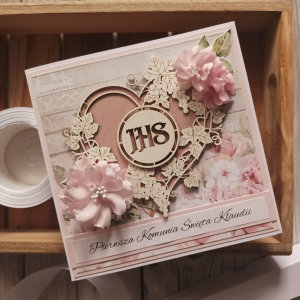 Kartka komunijna z różowym sercem ihs, w pudełku, 214