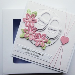 Kartka na Chrzest z bucikami dla dziewczynki